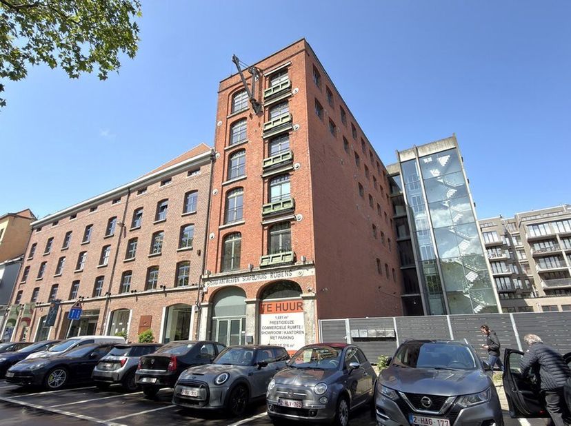 516m² d'espace de bureau au 1er étage dans le Stapelhuis Rubens Zuid<br />
Emplacement : à proximité du tunnel Waasland, à distance de marche de l'arr