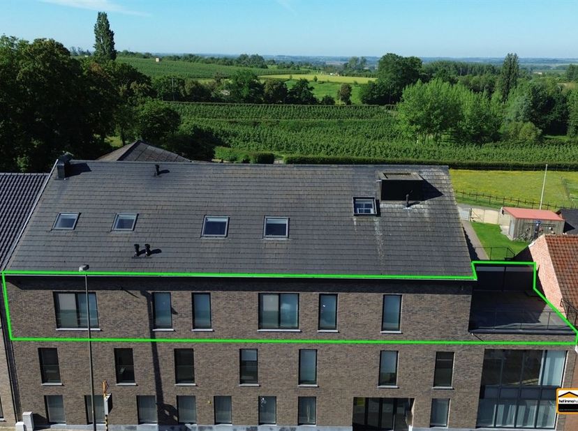 Ruim en lichtrijk appartement met groot terras, ondergrondse autostaanplaats en <br />
kelderberging met uitstekende ligging in Borgloon<br />
*EPC