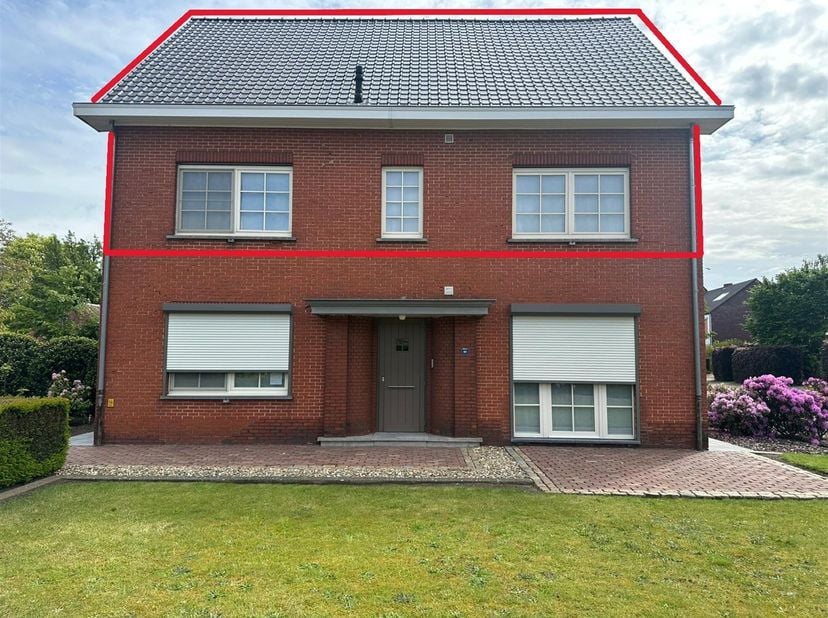 Spacieux appartement de 2 chambres avec grand grenier<br />
Cet appartement bien entretenu est situé au premier étage et offre un cadre de vie confort