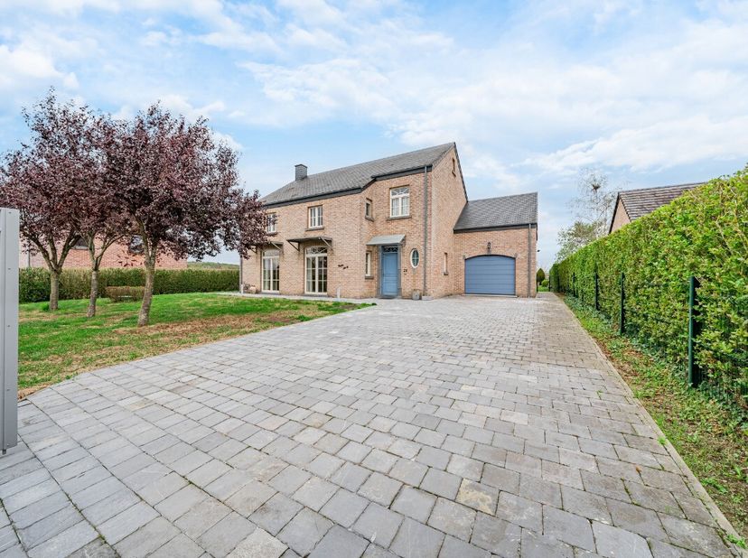 Huis te koop in Rue des Zones 23,
                    6940 Grandhan