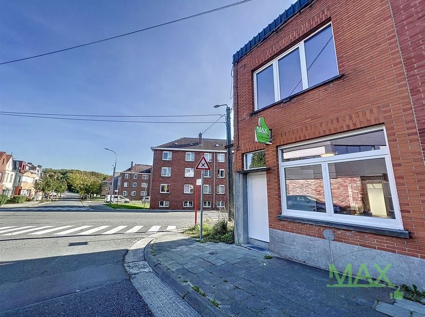 Jolie maison rénovée proche du parc de Mouscron. <br />
<br />
Maison avec 3 chambres, cuisine équipée, idéalement située. <br />
<br />
Caractéri