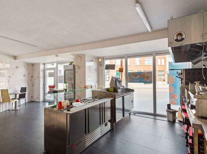 Journée portes ouvertes le samedi 14 mars de 12h30 à 13h30<br />
Située à Malines, cette propriété commerciale unique offre une excellente opportunit