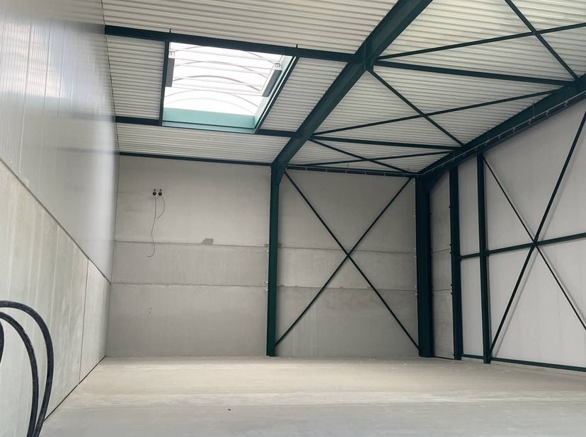 Unité PME de 279 m². Parc d'activités « RE|CORE », sur l'ancien site Recorsite. Ici, des unités PME d'une superficie allant de 256 m² à 433 m² sont pr