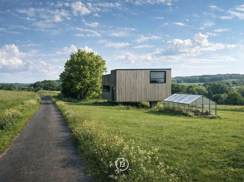 Gelegen op een uitgestrekt perceel van 13.820 m² in het hart van de Vlaamse Ardennen biedt deze eigendom een uitzonderlijke kans voor wie op zoek is n