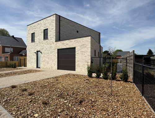                                         Maison à louer à Veerle, € 1.450

