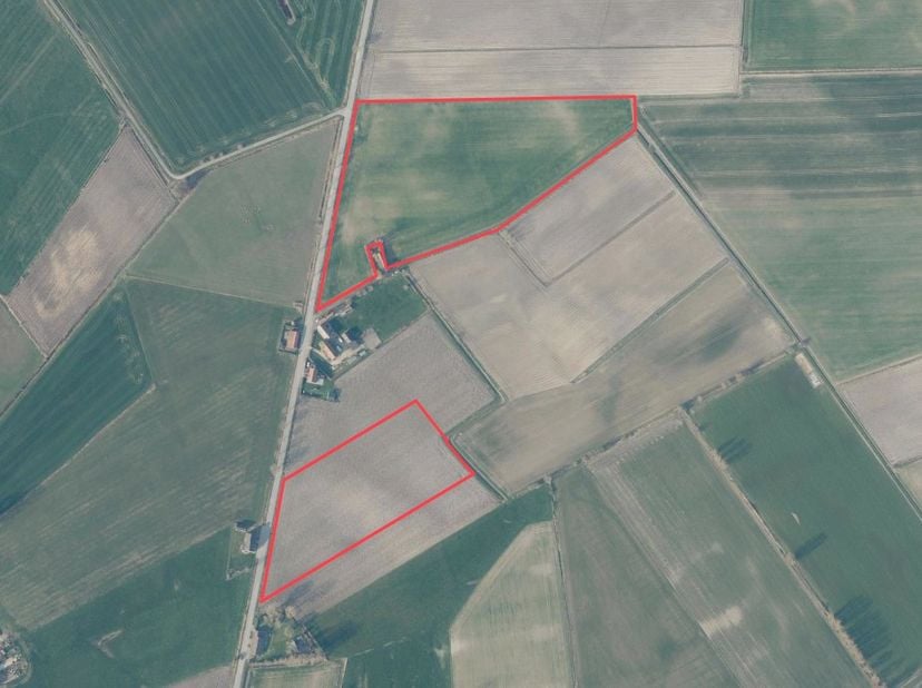 Beide percelen zijn gelegen in de Rabbelarestraat.<br />
<br />
1) Perceel van 3,6192 ha verpacht sinds april 2004<br />
2) Perceel van 1,8564 ha verp