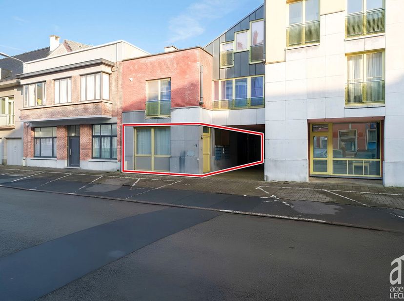 À deux pas de la gare de Tournai, l’Agence Leclercq vous propose ce spacieux double bureau offrant une organisation optimale et une grande flexibilité