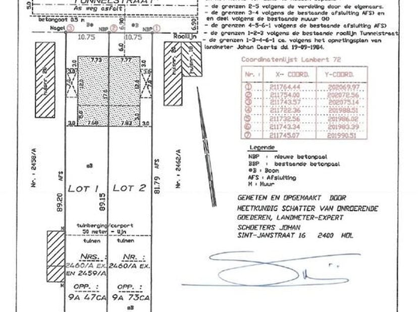 Terrain à bâtir de 973 m² destiné à une construction semi-détachée. La largeur de la rue est de 10,75 m.<br />
À quelques minutes à pied des écoles et