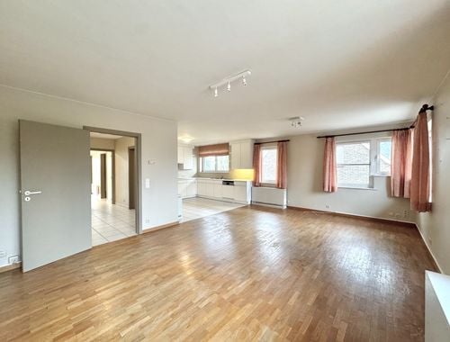                                         Appartement à louer à Sint-Eloois-Vijve, € 795
