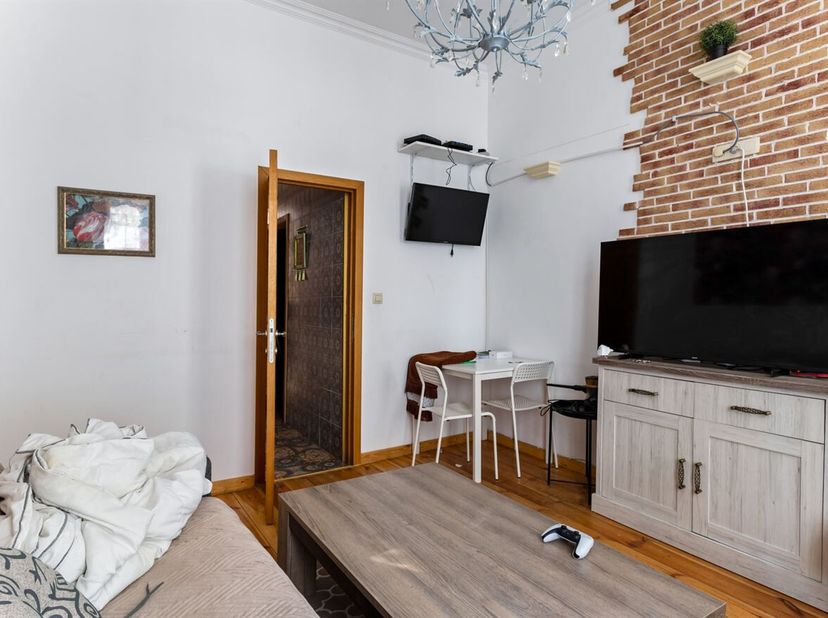 Huis opgedeeld in 4 appartementen met gunstig rendement<br />
 Ligging: Ontdek dit huis, opgedeeld in 4 wooneenheden. We zitten hier aan het begin van