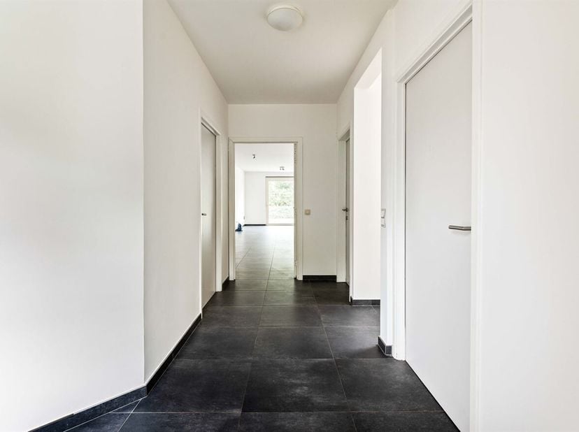 Welkom in deze verrassend ruime, op te frisse woning gelegen aan Watering 9A in Bouwel. Deze eigendom combineert een praktische indeling met veel comf