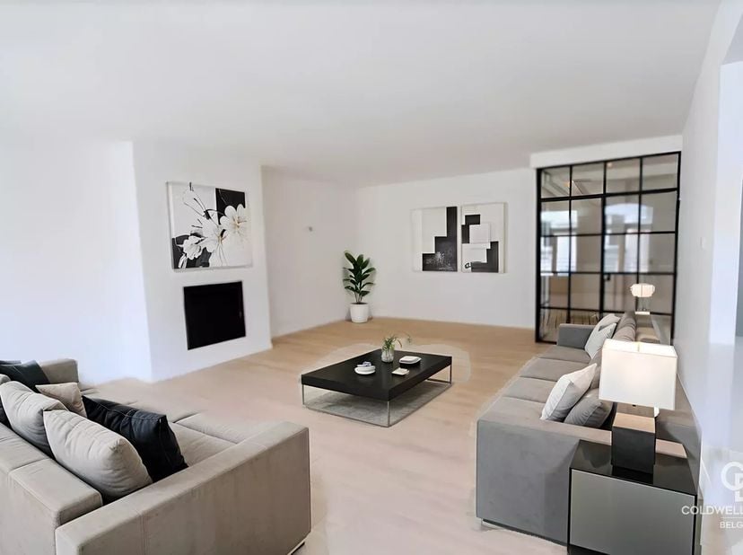 Luxe ongemeubileerd appartement van +-146m² gelegen op de 3e verdieping van een gebouw met lift, in het hart van de charmante en verkeersvrije Rue Jea