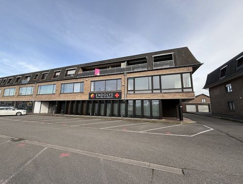                                         Bureaux à louer à Harelbeke, € 2.500
