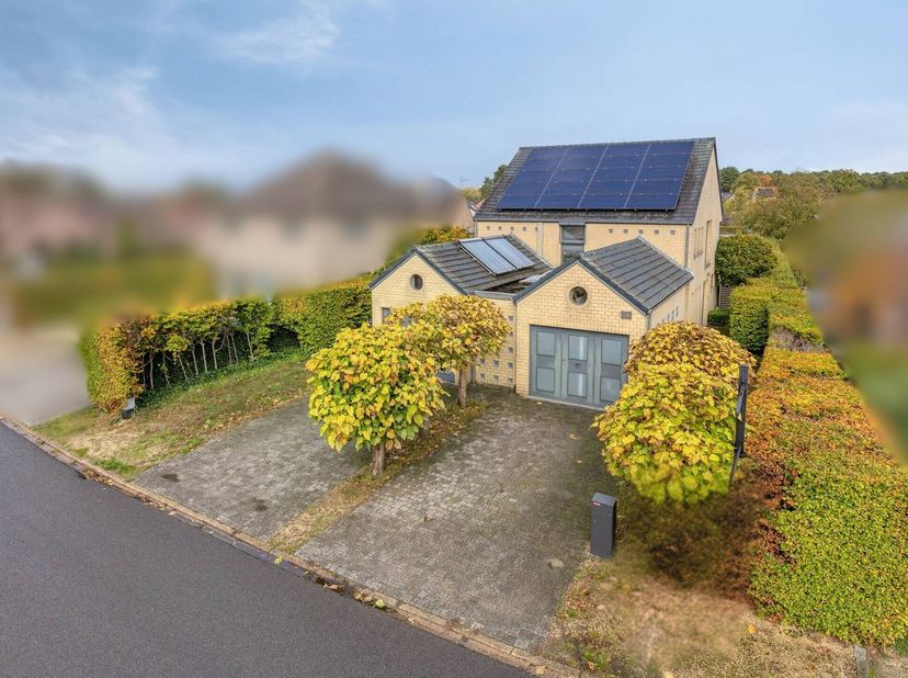 De eigendom wordt aangeboden via de Power-sale formule. Op 03/06/2026 en 05/06/2026 kan u de woning op afspraak komen bezichtigen. Het bod dient binne
