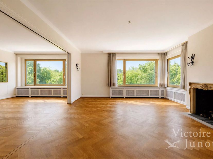 Presenteert door Maia Zinchenko: maia.zinchenko@victoire.be; 0473 365 805<br />
Victoire Junot biedt aan: SQUARE VERGOTE - Magnifieke woning van 220 m