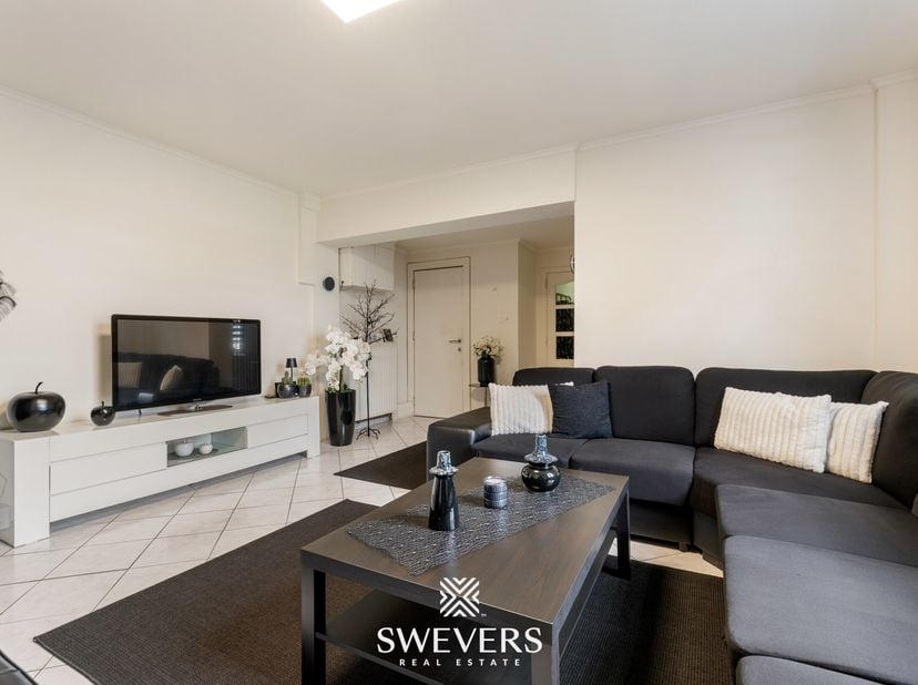 Voor meer info en fotos, surf naar www.swevers.be  Welkom in deze instapklare halfopen bebouwing aan de Berkenstraat 1 in Beverlo. Deze verzorgde gezi