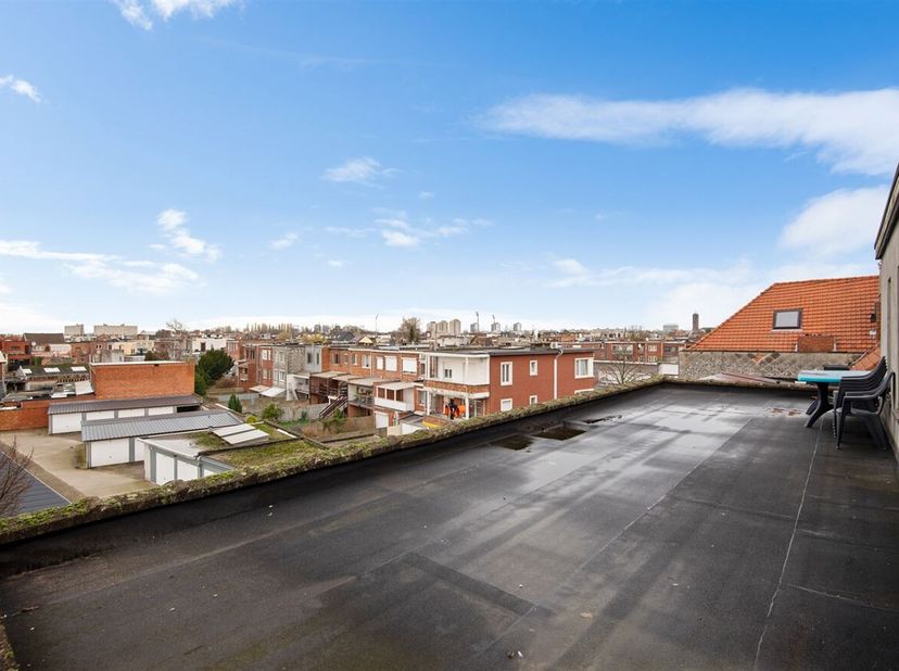 Energiezuinig drie-slaapkamerappartement te koop in Wilrijk! <br />
Ligging: Dit gerenoveerde appartement bevindt zich in een aangename en rustige wij