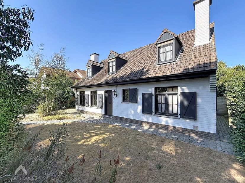 Charmante woning op een perceel van 1.156 m², gunstig gelegen nabij de E403, winkels, openbaar vervoer en op slechts enkele minuten van het centrum va