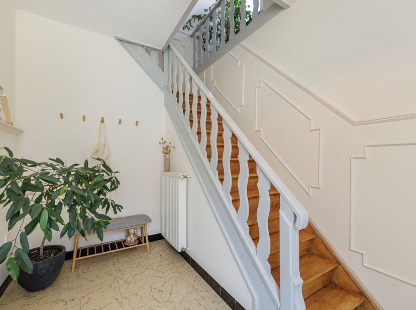 KARAKTERVOLLE, INSTAPKLARE GEZINSWONING (HOB) MET 4 SLAAPKAMERS, TOFFE TUIN EN INPANDIGE GARAGE TE KURINGEN (HASSELT)<br />
Deze woning ligt in de dor