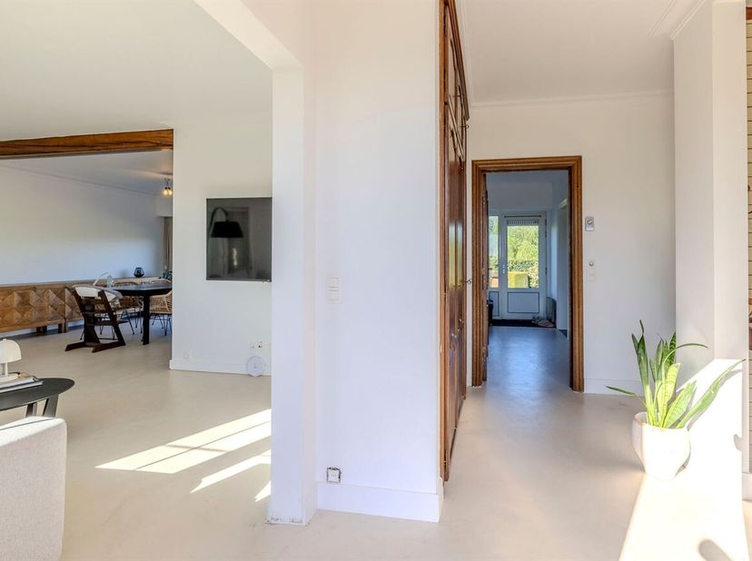 Op een uitstekende locatie te Putte (Peulis) bevindt zich deze woning met 2 slaapkamers en bureau en een mooi aangelegde tuin op een perceel van 1568