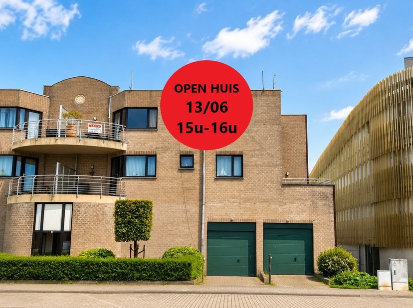 OPEN HUIS ZATERDAG 13/06 van 15u tot 16u.<br />
Ontdek dit uitzonderlijk ruim appartement van maar liefst 149 m², ideaal gelegen in het hart van Midde
