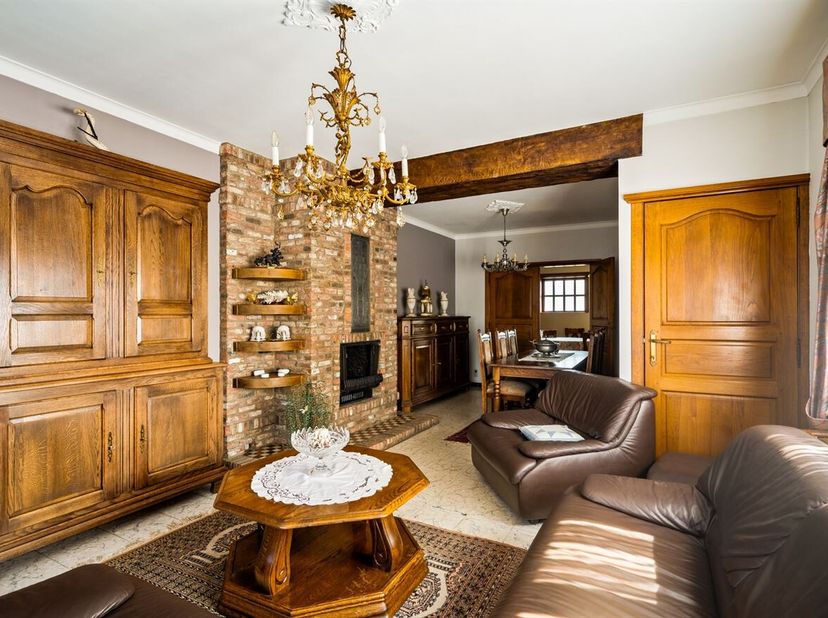 Maison jumelée avec 2 chambres, garage et grenier extensible sur un terrain de 14,5m de large et 92,5m de profondeur, située dans une rue calme à Kort