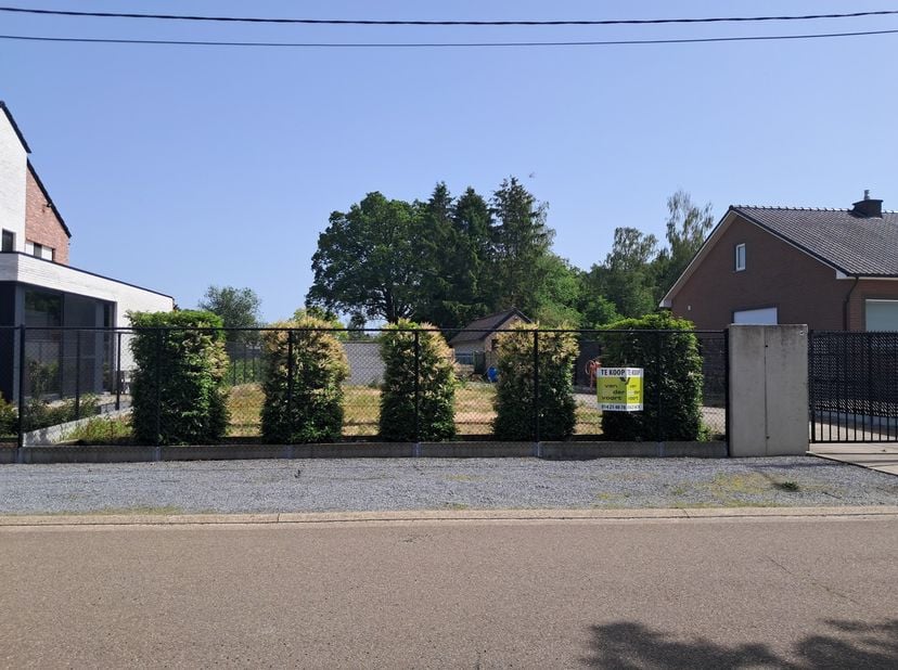 Bouwgrond voor open bebouwing in een rustige straat te Engsbergen-Tessenderlo. &amp;nbsp;Lot 2 op het plan, 4 are 31 ca.<br />
<br />
Het perceel heeft ee