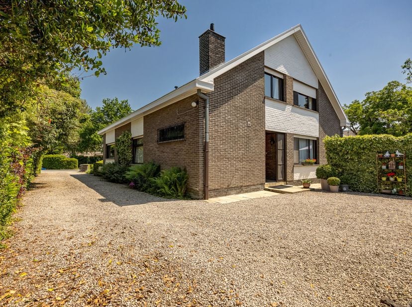 Huis te koop in Engelhoekstraat 2,
                    9800 Sint-Martens-Leerne