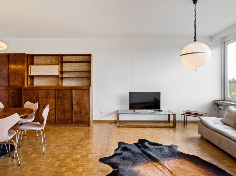 Dit appartement bevindt zich op de 6de verdieping van een verzorgd gebouw op de Wouter Haecklaan, pal naast het Park Rivierenhof in Deurne-Zuid. Met g