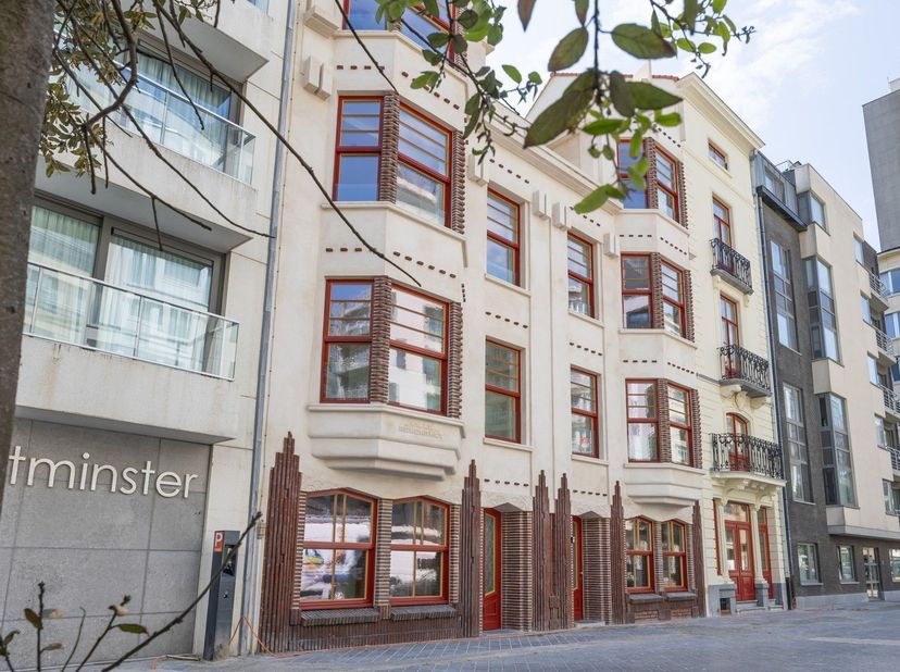 Appartement deux chambres entièrement rénové dans une résidence Art Déco au cœur de la ville<br />
Découvrez ce magnifique appartement rénové, situé d