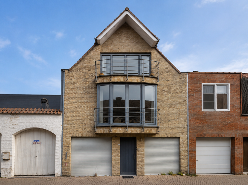 Cette maison unique est idéalement située dans la Paviljoenstraat, à quelques pas de la Grote Markt et de toutes les commodités du centre-ville de Fur