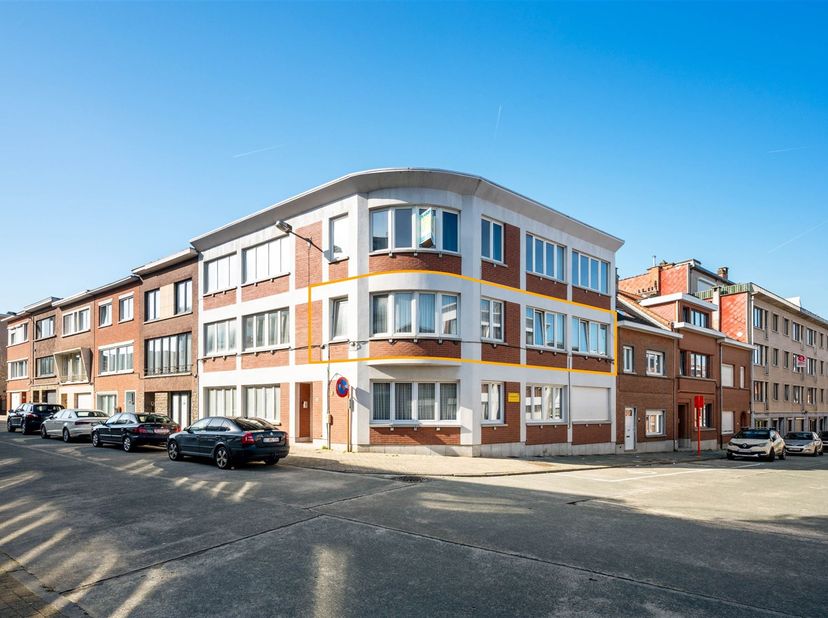 Immo Leolux propose cet appartement d'angle lumineux avec 2 chambres à coucher à Strombeek-Bever.<br />
Idéalement situé à Strombeek-Bever, Immo Leol
