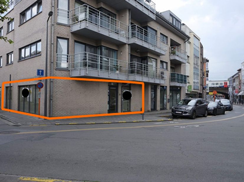 Voor meer info of een bezoek, bel 053 59 49 32 - Centraal gelegen gelijkvloerse kantoorruimte in een verzorgd en goed onderhouden appartementsgebouw.