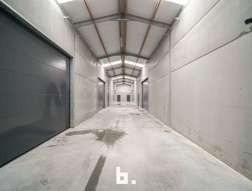                                         Entrepôt à louer à Zedelgem, € 1.250
