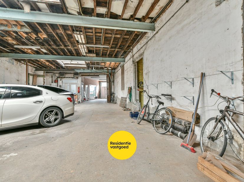 Handelshuis te koop in het hart van Blankenberge, gelegen op een perceel van 349 m², met zeer veel renovatiepotentieel en mogelijkheden.<br />
Het gel