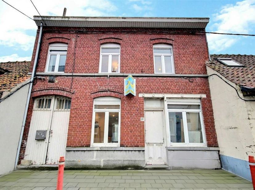 Large maison à fort potentiel sur un terrain de 556 m² à Herseaux