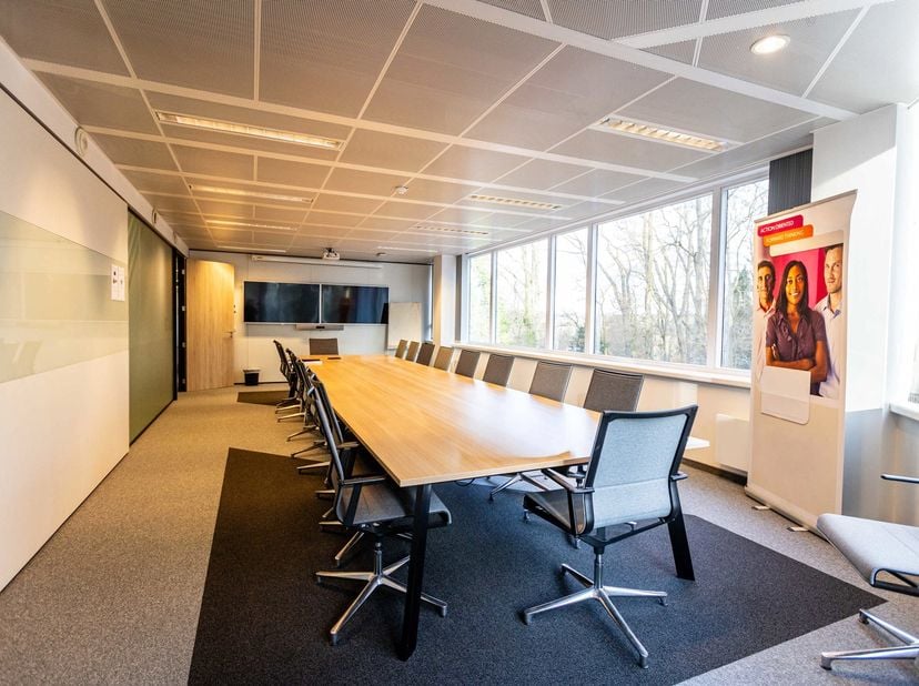 Au coeur de La Hulpe | Beau plateau de bureaux modulable <br />
Accès aisé grâce au transports en commun et environnement confortable<br />
LOCALISATI
