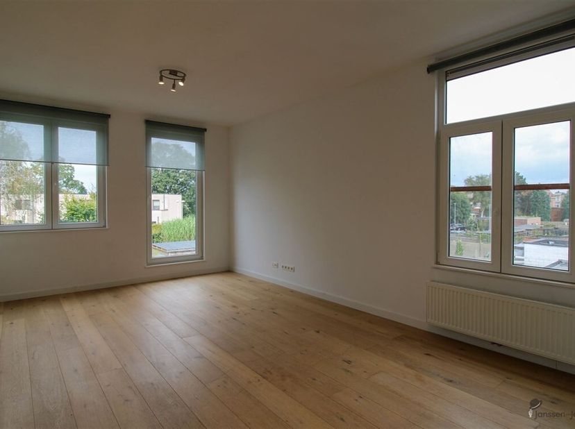 APPARTEMENT DUPLEX A VENDRE, LIER<br />
Vous pouvez certainement vivre confortablement dans cet appartement duplex rénové. Il est situé à distance de