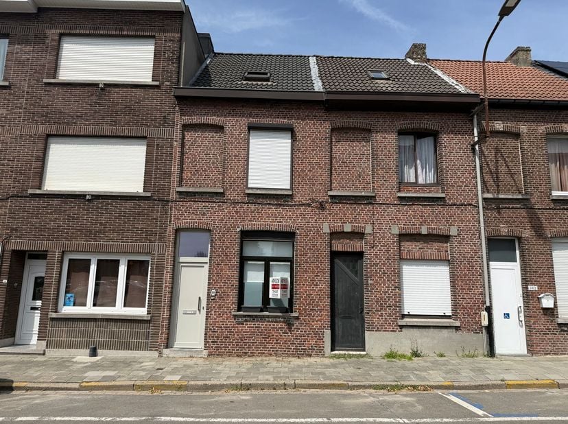 Charmante gezinswoning met 3 slaapkamers en ruime tuin in Mechelen<br />
<br />
Op de Hombeeksesteenweg te Mechelen bevindt zich deze charmante en i
