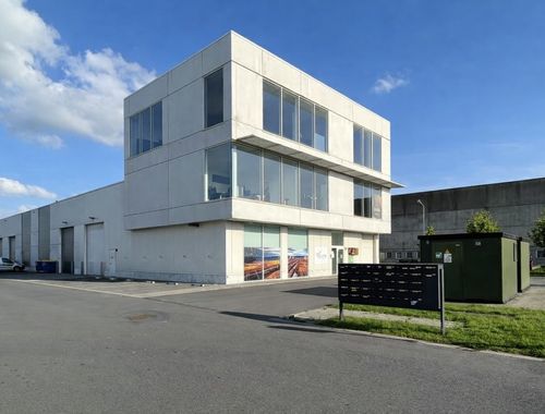                                         Espace de bureaux à louer à Aalter, € 1.350
