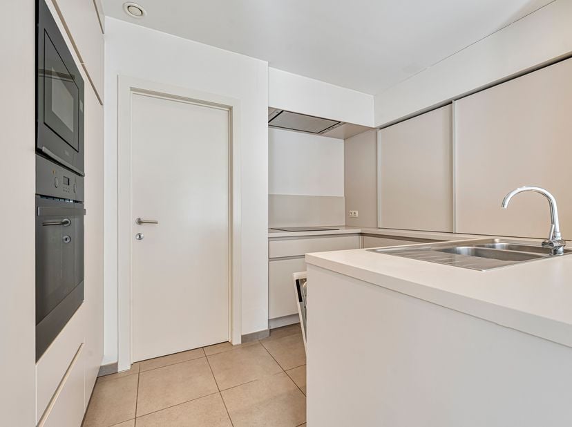 Prachtig en ruim appartement met 2 slaapkamers te huur in Menen!<br />
Dit verzorgd appartement is gelegen op een vlotte en centrale locatie in Menen,