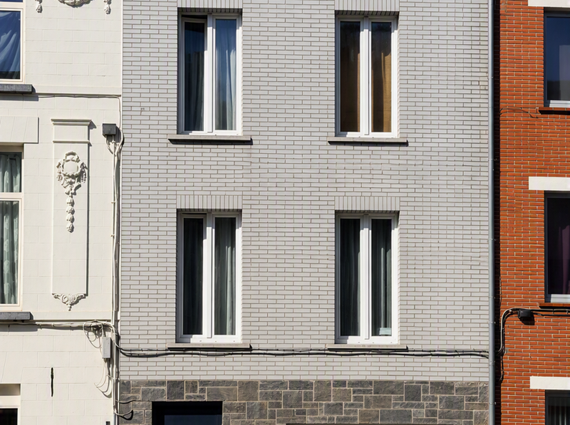 Bent u op zoek naar een ruime stadswoning met karakter, een uitstekende ligging en tal van mogelijkheden om er uw eigen thuis van te maken? Dan is dez