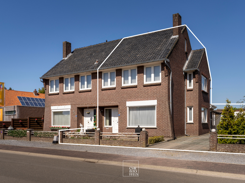 INDELING<br />
De woning beschikt over een kleine voorraadkelder die ideaal is als berging en tevens gedeeltelijk dienstdoet als technische ruimte.<br