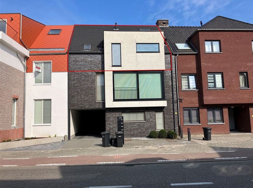 Appartement en duplex avec 2 chambres, terrasse et place de parking<br />
Situation : Appartement en duplex idéalement situé au centre de Zoersel.<br