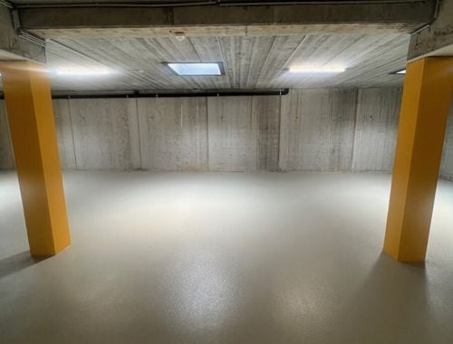                                         Garage te huur in Laken, € 80
