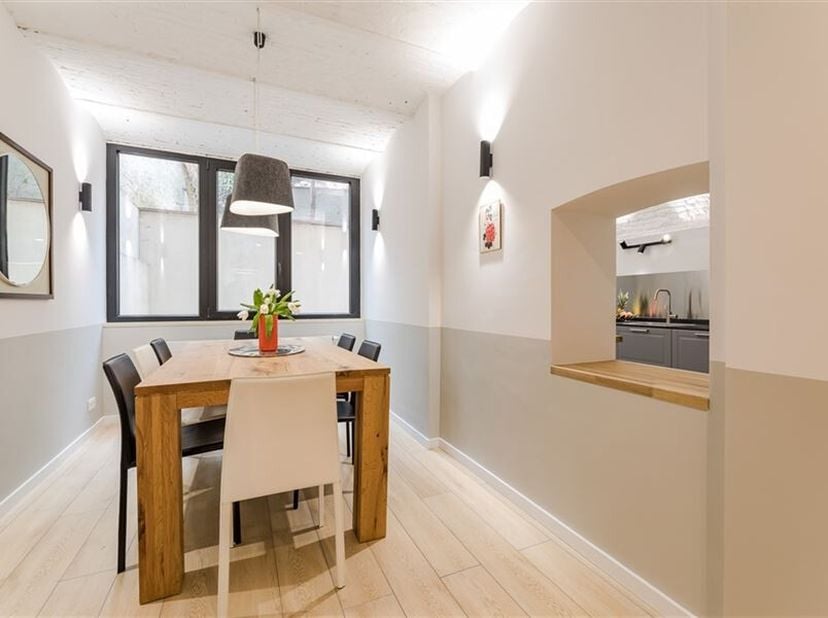Description : Habiter à deux pas de la Place Stéphanie en gardant son indépendance dans une maison de luxe éco responsable, plus qu'impeccablement rén