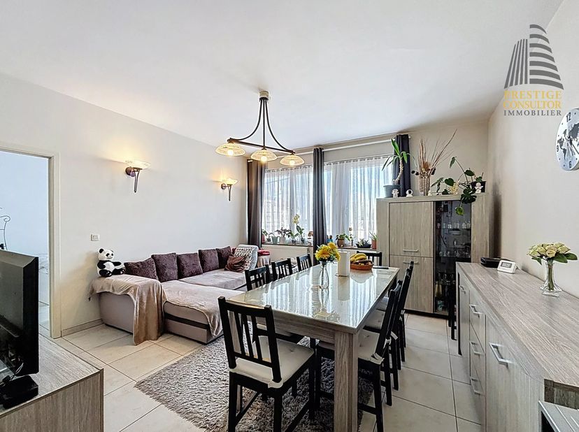 Wij bieden u aan te verkopen 5 loten in dit prachtige gebouw, met een totaal van +-264m2 leefruimte.<br />
Deze bestaan uit:<br />
Op de eerste verdie