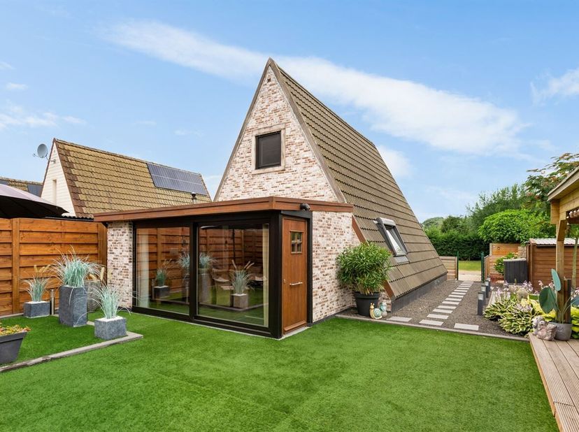 Instapklare vakantiewoning met 2 slaapkamers op 277m²<br />
Ligging:<br />
Rustig gelegen, midden in het groen. U geniet hier van een ontspannen omgev