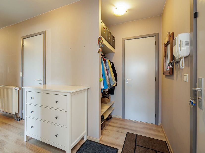 Bienvenue dans ce bel appartement de 110 m² qui offre bien plus que de simples espaces.<br />
<br />
Avec trois chambres pour adultes, une salle de