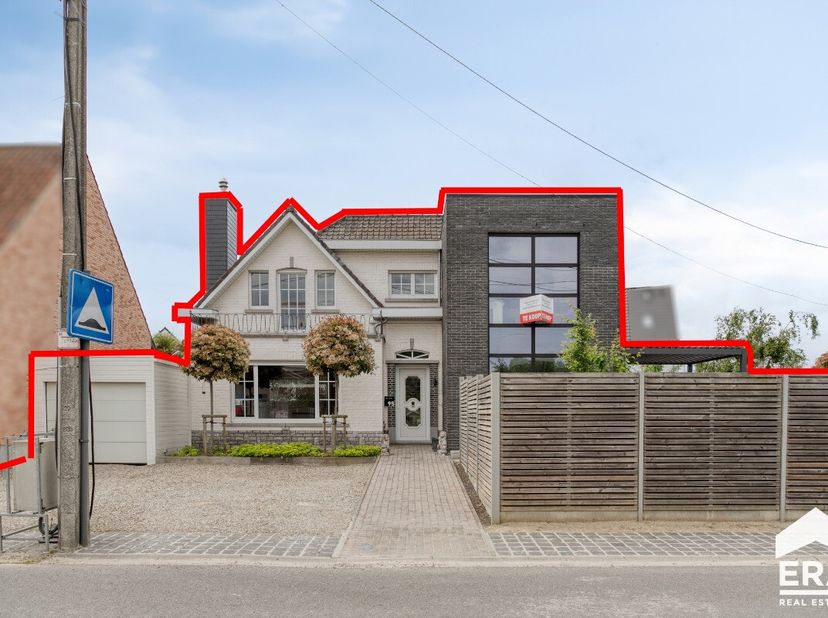 koop: karaktervolle villa in de Tapuitstraat, gelegen in een rustige residentiële en landelijke omgeving van Waregem. Deze woning biedt een comfortabe
